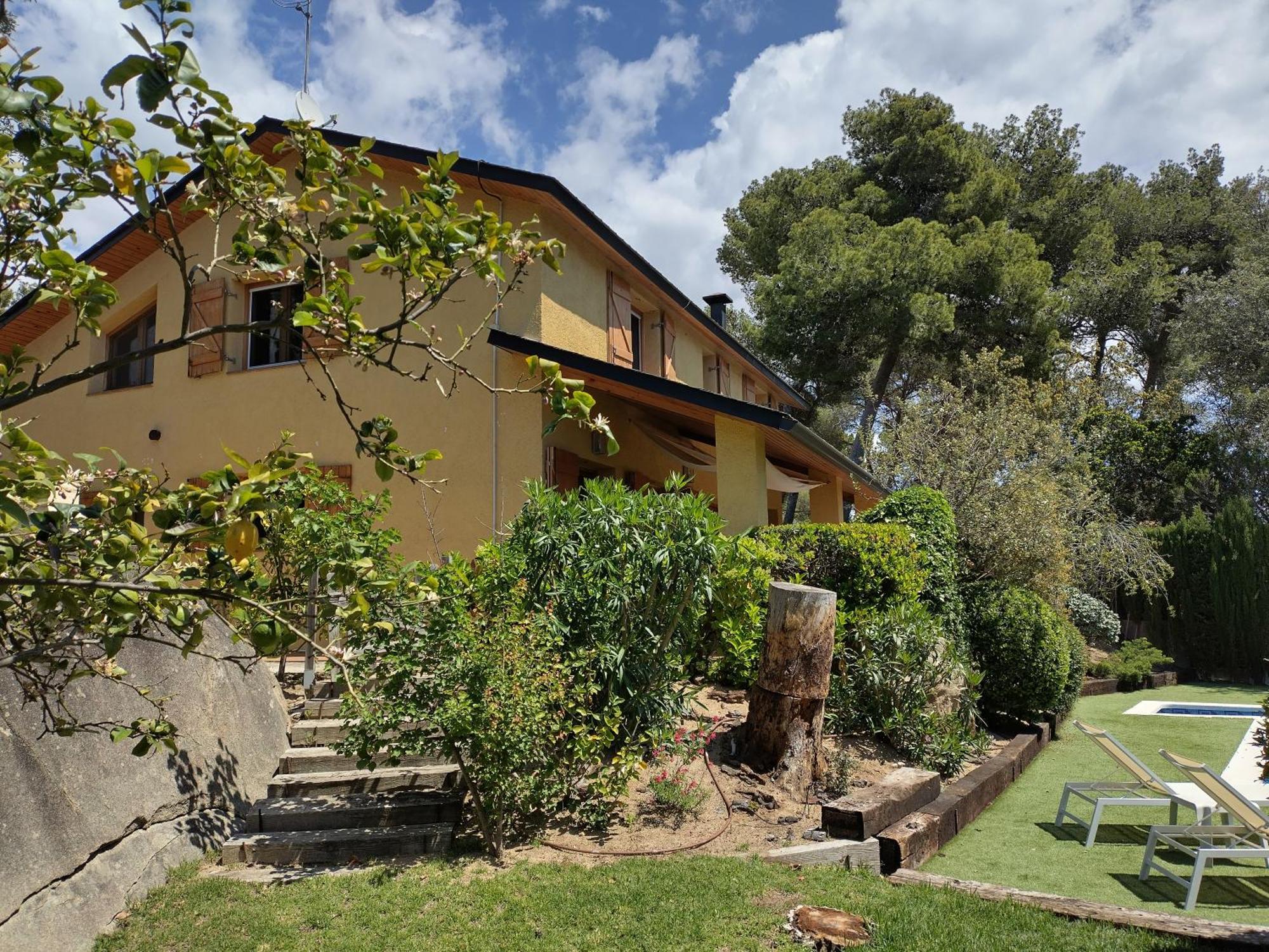 Sant Cebrià de Vallalta Casa Felizヴィラ エクステリア 写真