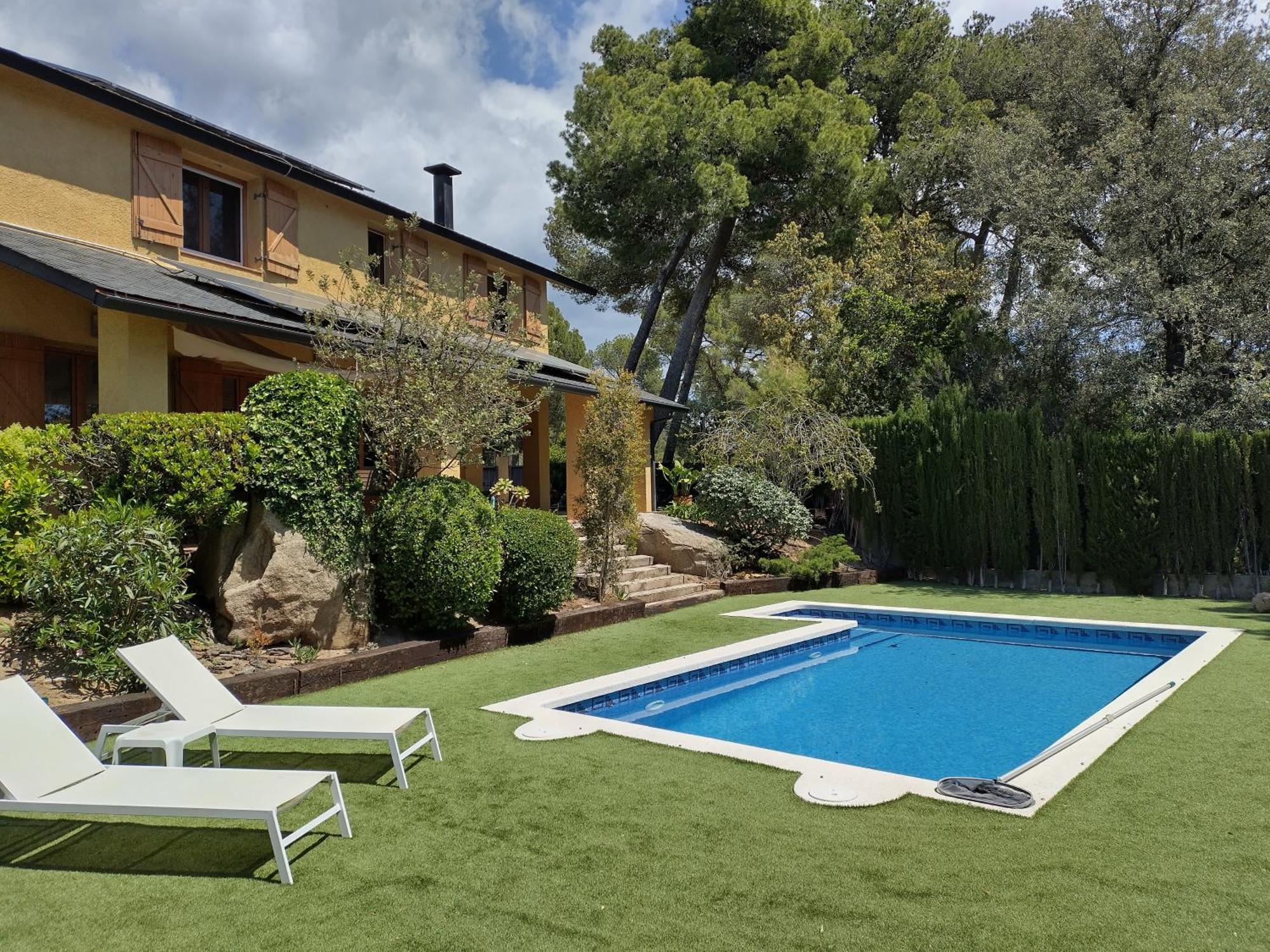 Sant Cebrià de Vallalta Casa Felizヴィラ エクステリア 写真