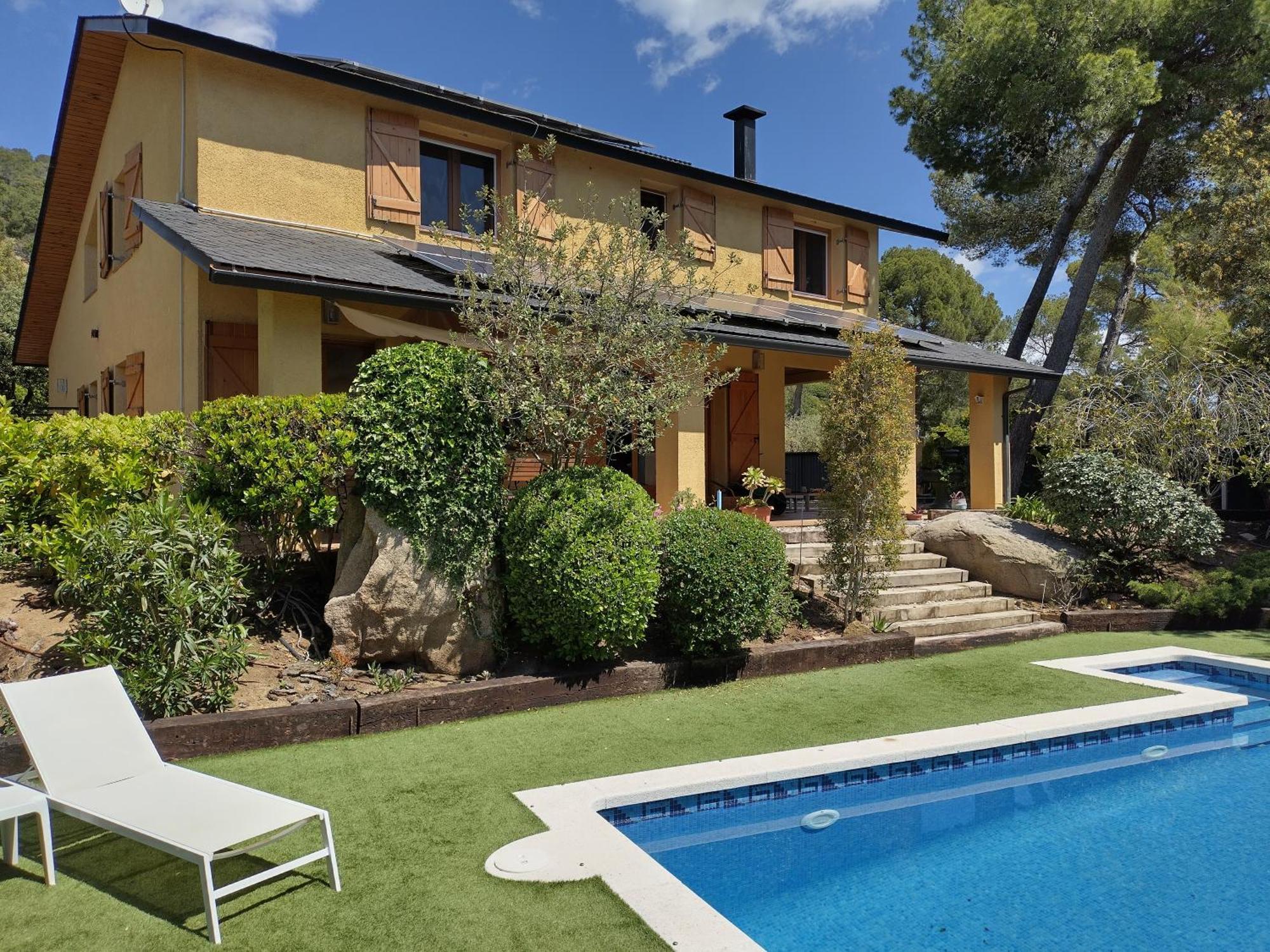 Sant Cebrià de Vallalta Casa Felizヴィラ エクステリア 写真