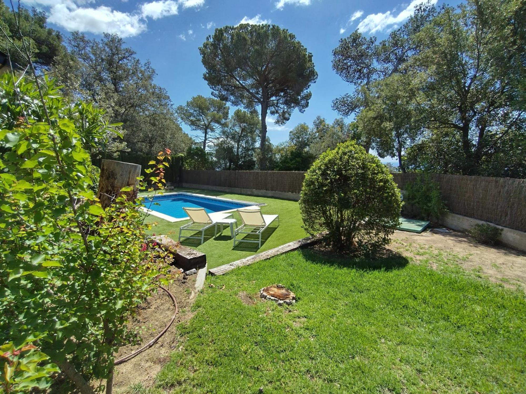 Sant Cebrià de Vallalta Casa Felizヴィラ エクステリア 写真