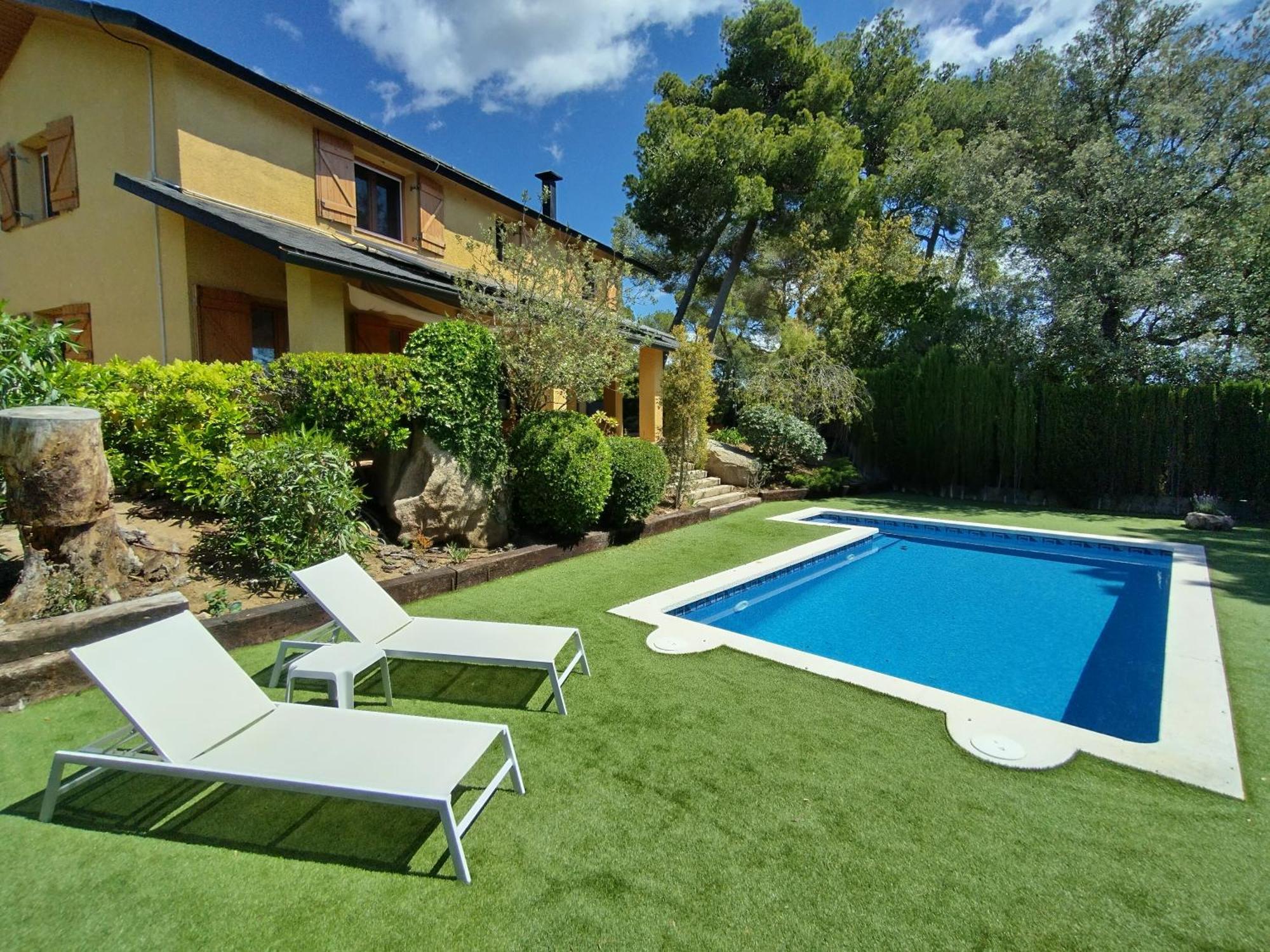 Sant Cebrià de Vallalta Casa Felizヴィラ エクステリア 写真