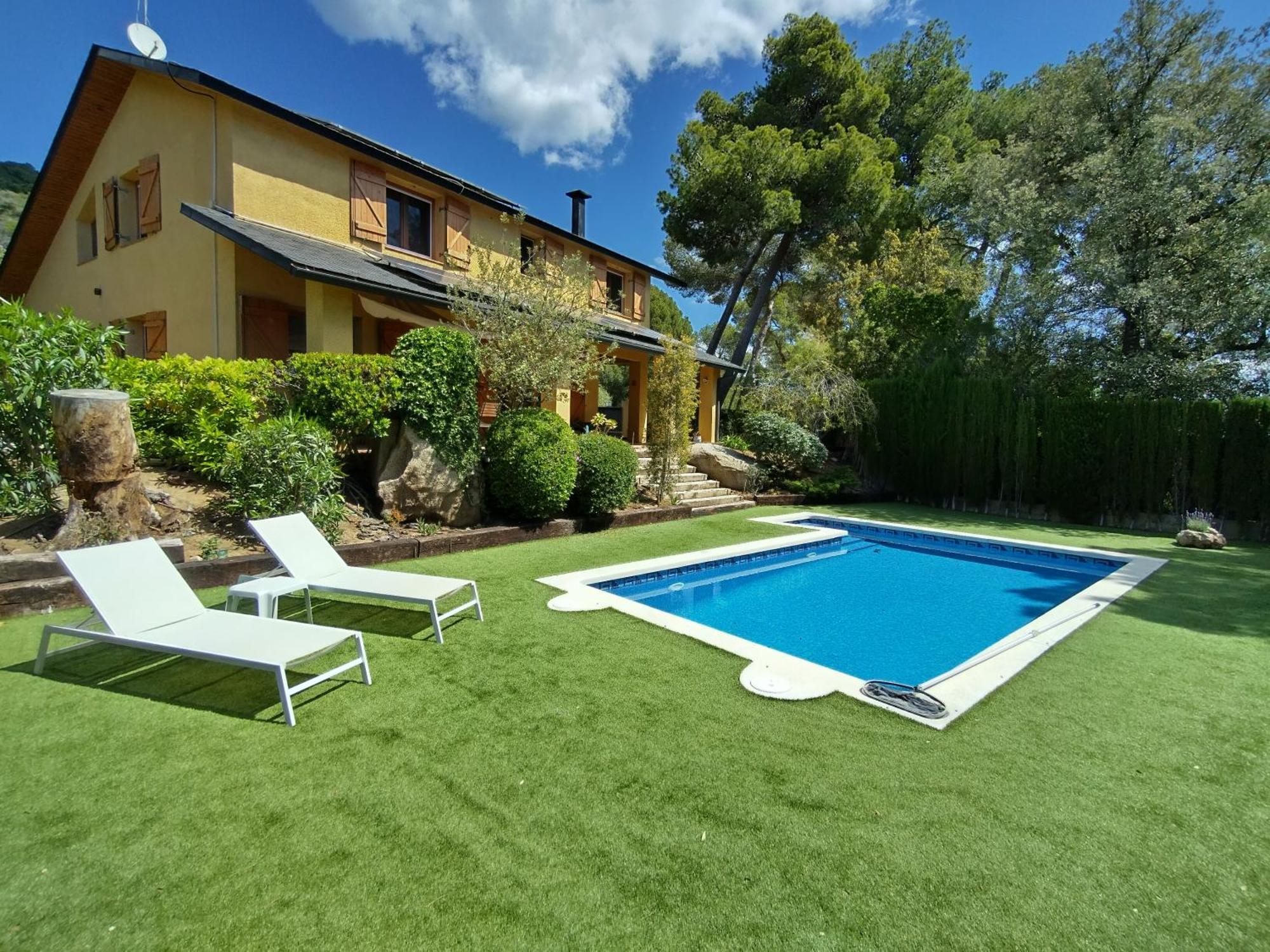 Sant Cebrià de Vallalta Casa Felizヴィラ エクステリア 写真