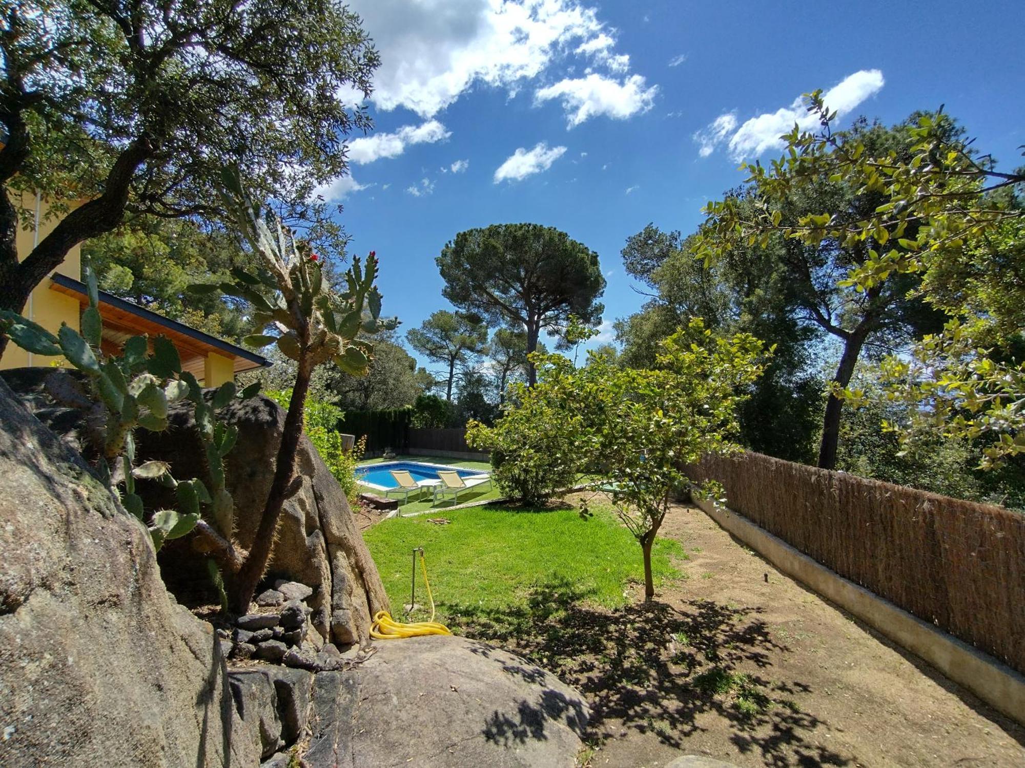 Sant Cebrià de Vallalta Casa Felizヴィラ エクステリア 写真