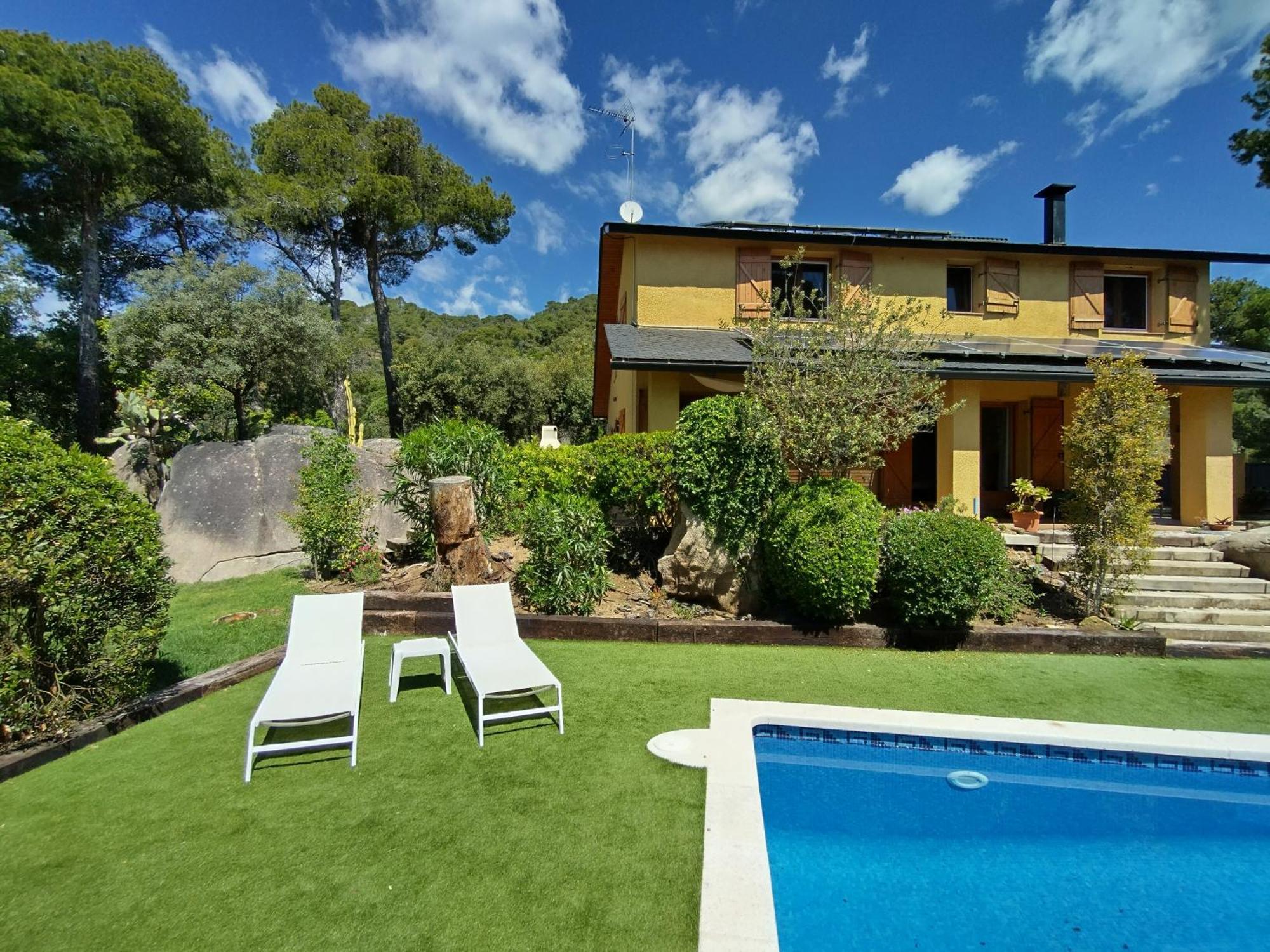 Sant Cebrià de Vallalta Casa Felizヴィラ エクステリア 写真
