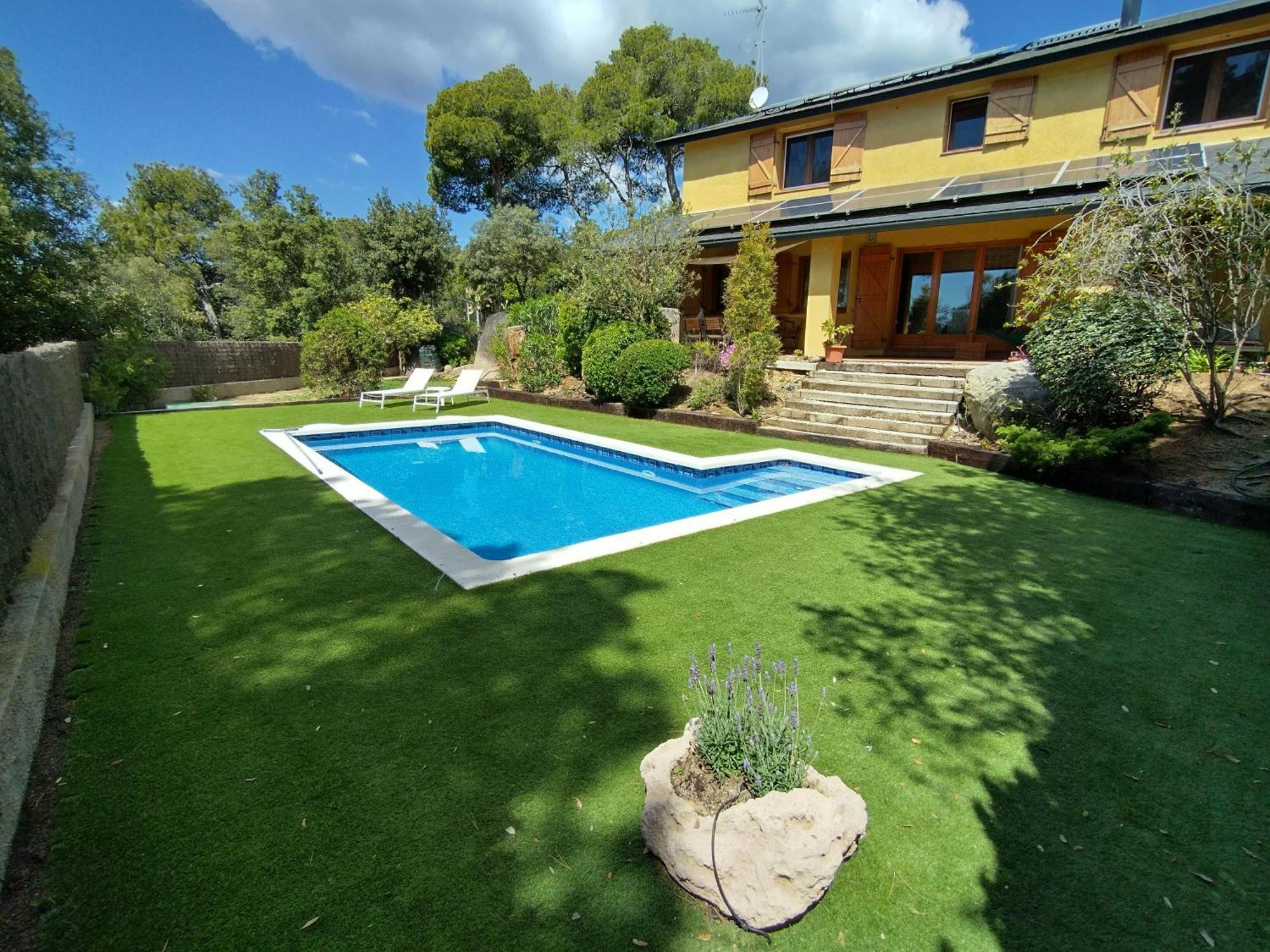 Sant Cebrià de Vallalta Casa Felizヴィラ エクステリア 写真