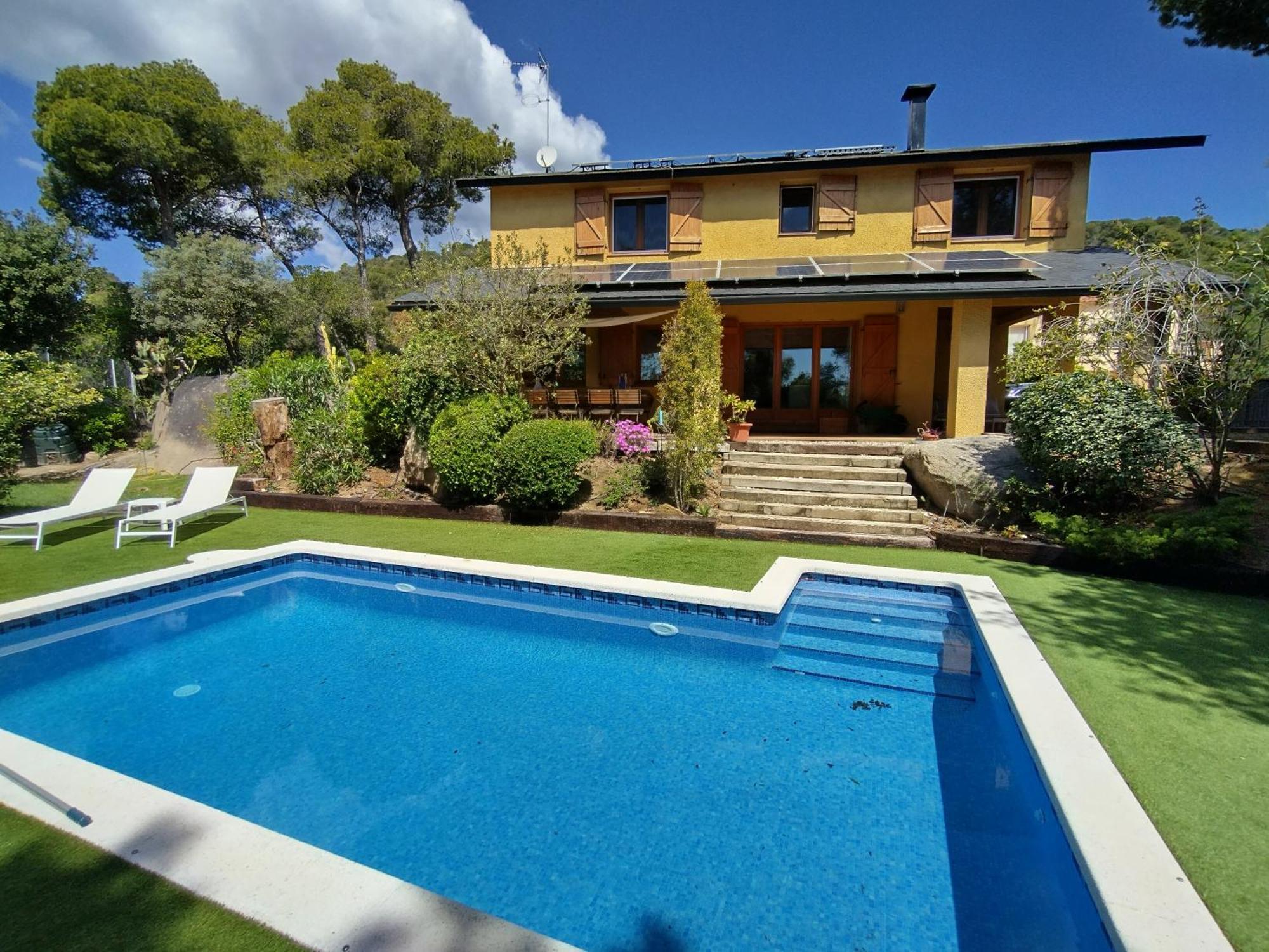 Sant Cebrià de Vallalta Casa Felizヴィラ エクステリア 写真
